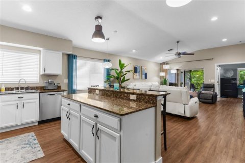 Villa ou maison à louer à Land O' Lakes, Floride: 4 chambres, 191.75 m2 № 2380663 - photo 8