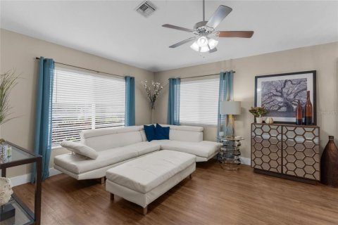Villa ou maison à louer à Land O' Lakes, Floride: 4 chambres, 191.75 m2 № 2380663 - photo 5