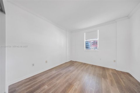 Снять в аренду квартиру в Серфсайд, Флорида 2 спальни, 92.62м2, № 1983011 - фото 14