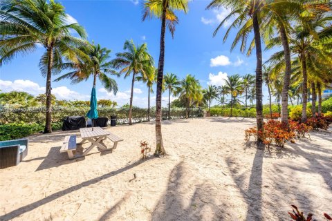 Снять в аренду квартиру в Серфсайд, Флорида 2 спальни, 92.62м2, № 1983011 - фото 30