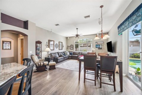 House in Land O' Lakes, Florida 4 bedrooms, 210.89 sq.m. № 1652493 - photo 15