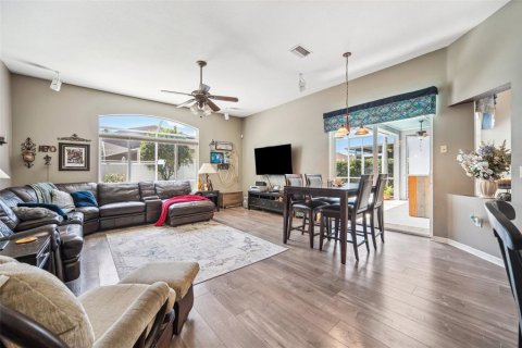 House in Land O' Lakes, Florida 4 bedrooms, 210.89 sq.m. № 1652493 - photo 12