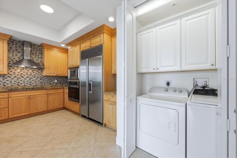 Condo in Englewood, Florida, 2 bedrooms  № 2398418 - photo 14