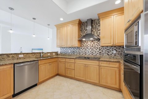 Condo in Englewood, Florida, 2 bedrooms  № 2398418 - photo 16