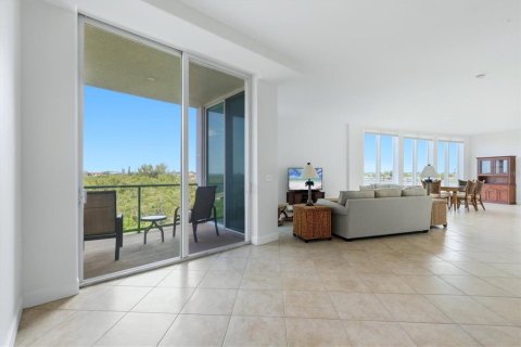 Condo in Englewood, Florida, 2 bedrooms  № 2398418 - photo 11