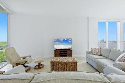 Condo in Englewood, Florida, 2 bedrooms  № 2398418 - photo 8