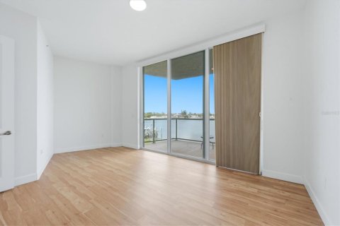Condo in Englewood, Florida, 2 bedrooms  № 2398418 - photo 21