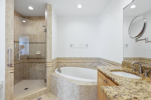 Condo in Englewood, Florida, 2 bedrooms  № 2398418 - photo 25