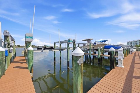 Condo in Englewood, Florida, 2 bedrooms  № 2398418 - photo 5