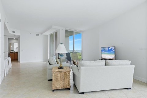 Condo in Englewood, Florida, 2 bedrooms  № 2398418 - photo 9