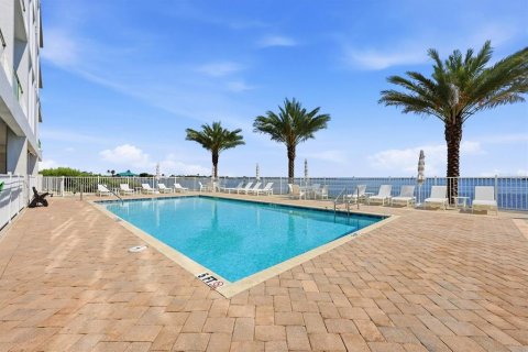 Condo in Englewood, Florida, 2 bedrooms  № 2398418 - photo 3