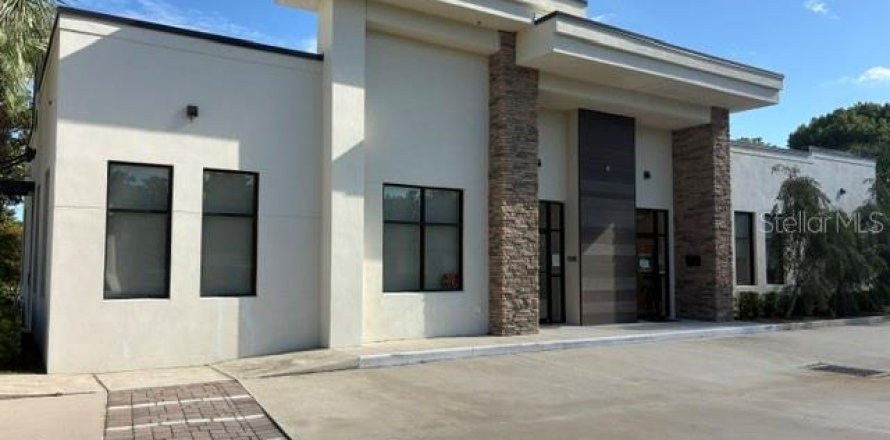 Commercial property in Winter Park, Florida 280.66 sq.m. № 2355952