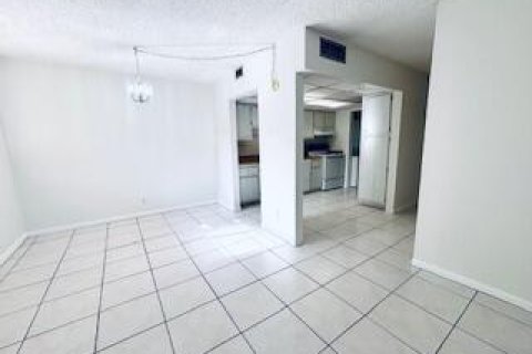 Condominio en alquiler en West Palm Beach, Florida, 2 dormitorios, 81.75 m2 № 2077578 - foto 6
