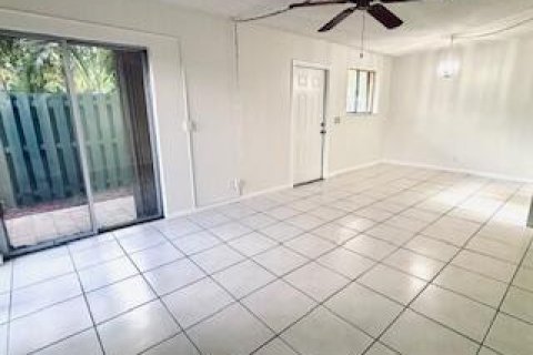 Condominio en alquiler en West Palm Beach, Florida, 2 dormitorios, 81.75 m2 № 2077578 - foto 3