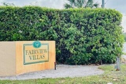 Condominio en West Palm Beach, Florida, 2 dormitorios  № 2077578