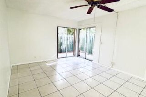 Condominio en alquiler en West Palm Beach, Florida, 2 dormitorios, 81.75 m2 № 2077578 - foto 5