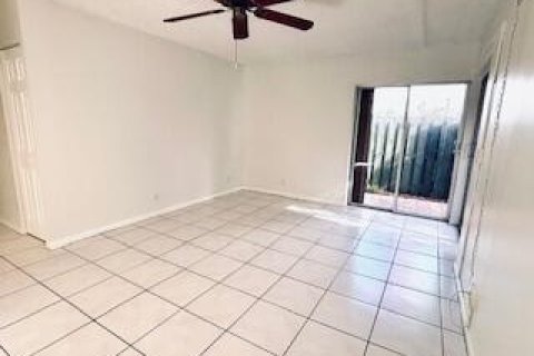 Condominio en alquiler en West Palm Beach, Florida, 2 dormitorios, 81.75 m2 № 2077578 - foto 4