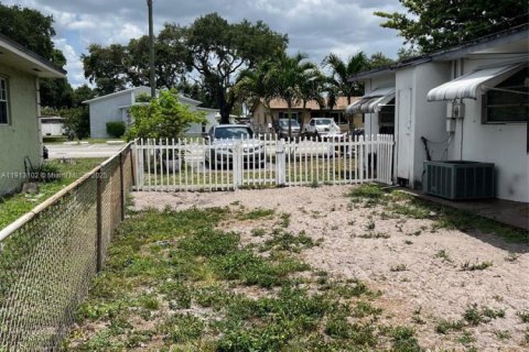 House in West Park, Florida 2 bedrooms, 78.04 sq.m. № 1969815 - photo 10