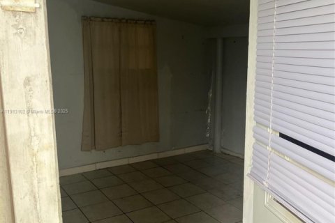 House in West Park, Florida 2 bedrooms, 78.04 sq.m. № 1969815 - photo 15