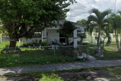 House in West Park, Florida 2 bedrooms, 78.04 sq.m. № 1969815 - photo 1