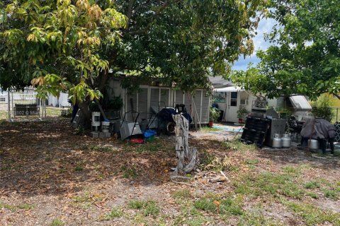 House in West Park, Florida 2 bedrooms, 78.04 sq.m. № 1969815 - photo 19