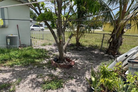 House in West Park, Florida 2 bedrooms, 78.04 sq.m. № 1969815 - photo 17