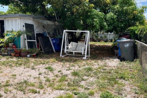 House in West Park, Florida 2 bedrooms, 78.04 sq.m. № 1969815 - photo 18