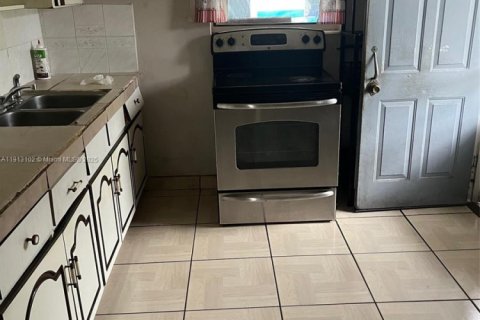 House in West Park, Florida 2 bedrooms, 78.04 sq.m. № 1969815 - photo 3