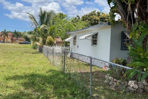 House in West Park, Florida 2 bedrooms, 78.04 sq.m. № 1969815 - photo 9