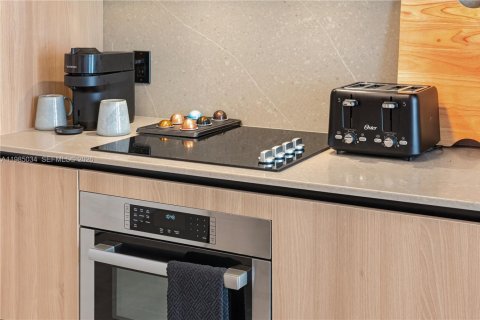 Condo in Miami, Florida, 1 bedroom  № 2058529 - photo 14
