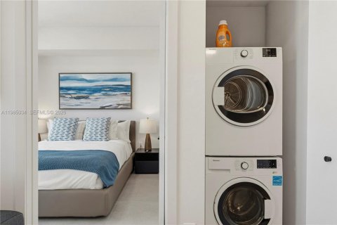 Condo in Miami, Florida, 1 bedroom  № 2058529 - photo 24