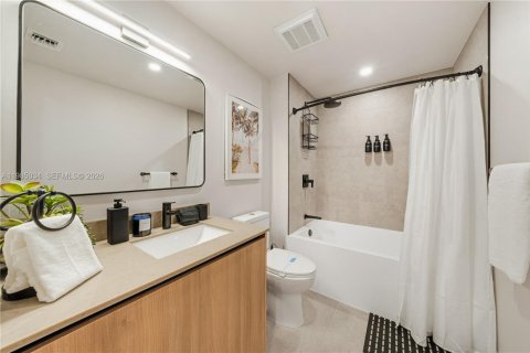 Condo in Miami, Florida, 1 bedroom  № 2058529 - photo 22