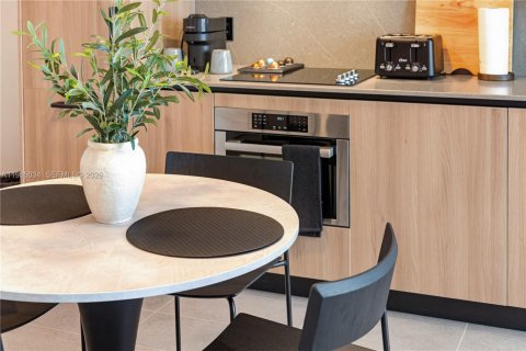 Condo in Miami, Florida, 1 bedroom  № 2058529 - photo 16
