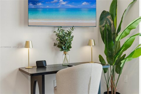 Condo in Miami, Florida, 1 bedroom  № 2058529 - photo 17