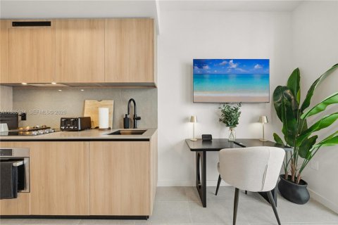 Condo in Miami, Florida, 1 bedroom  № 2058529 - photo 13