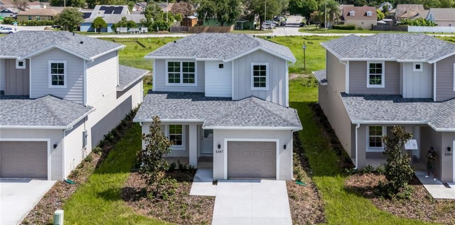 House in Orlando, Florida 4 bedrooms, 135.45 sq.m. № 2237876