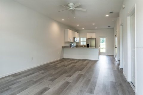 House in Orlando, Florida 4 bedrooms, 135.45 sq.m. № 2237876 - photo 4