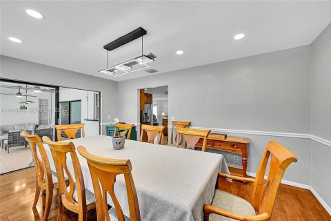 House in Pembroke Pines, Florida 3 bedrooms, 165.74 sq.m. № 2003736 - photo 5