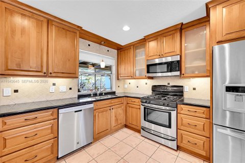 House in Pembroke Pines, Florida 3 bedrooms, 165.74 sq.m. № 2003736 - photo 10