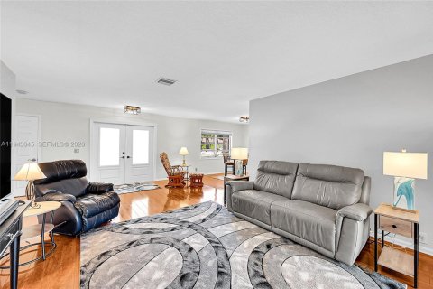 House in Pembroke Pines, Florida 3 bedrooms, 165.74 sq.m. № 2003736 - photo 4