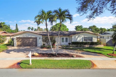 House in Pembroke Pines, Florida 3 bedrooms, 165.74 sq.m. № 2003736 - photo 3