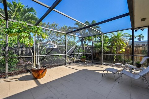 House in Pembroke Pines, Florida 3 bedrooms, 165.74 sq.m. № 2003736 - photo 23