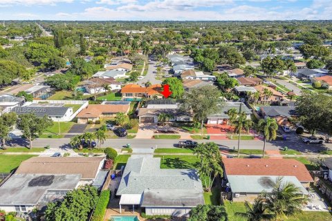 House in Pembroke Pines, Florida 3 bedrooms, 165.74 sq.m. № 2003736 - photo 28