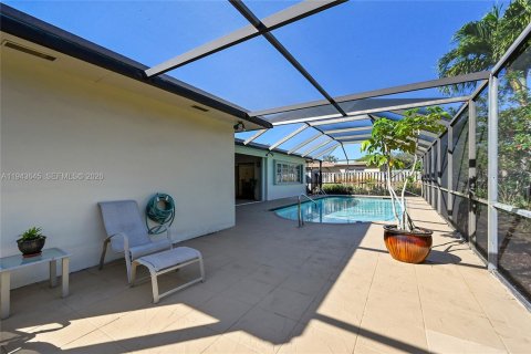 House in Pembroke Pines, Florida 3 bedrooms, 165.74 sq.m. № 2003736 - photo 22