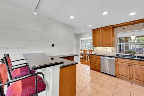 House in Pembroke Pines, Florida 3 bedrooms, 165.74 sq.m. № 2003736 - photo 9