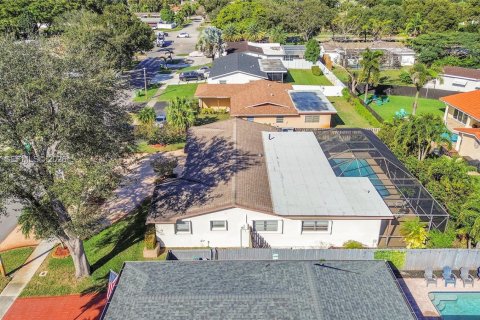 House in Pembroke Pines, Florida 3 bedrooms, 165.74 sq.m. № 2003736 - photo 20