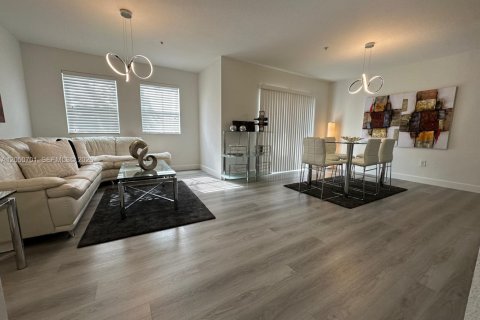Condo in Doral, Florida, 2 bedrooms № 2192413 - photo 3