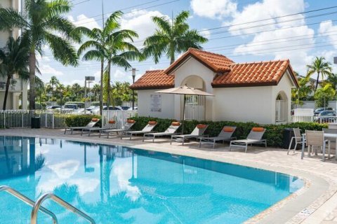 Condo in Doral, Florida, 2 bedrooms № 2192413 - photo 9