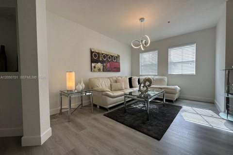 Condo in Doral, Florida, 2 bedrooms № 2192413 - photo 4