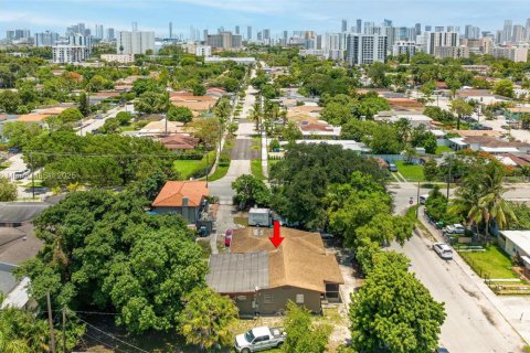 Commercial property in Miami, Florida 202.43 sq.m. № 1860624 - photo 2